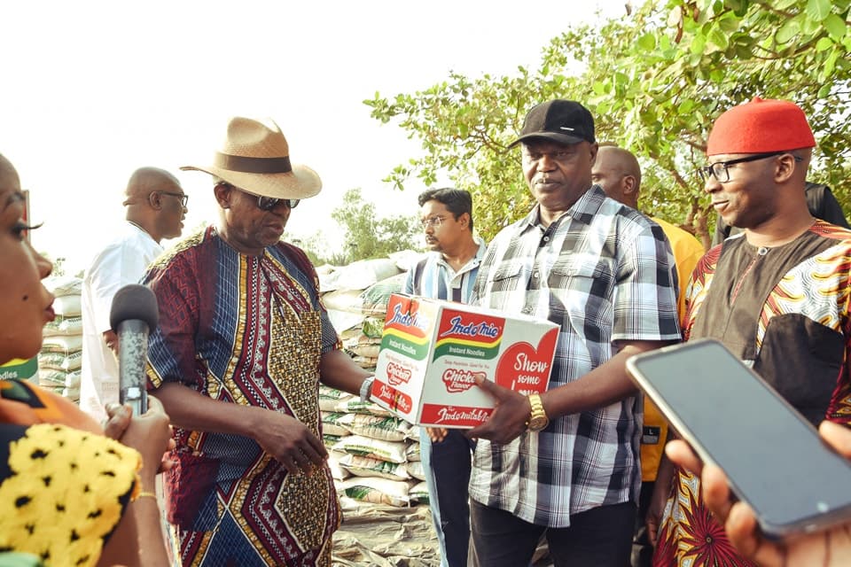 Palliatives from the Sir Emeka Offor Foundation handed to officers of the Nigerian Correctional Service at Radio House, Oraifite, Ekwusigo Local Government Area, Anambra State
